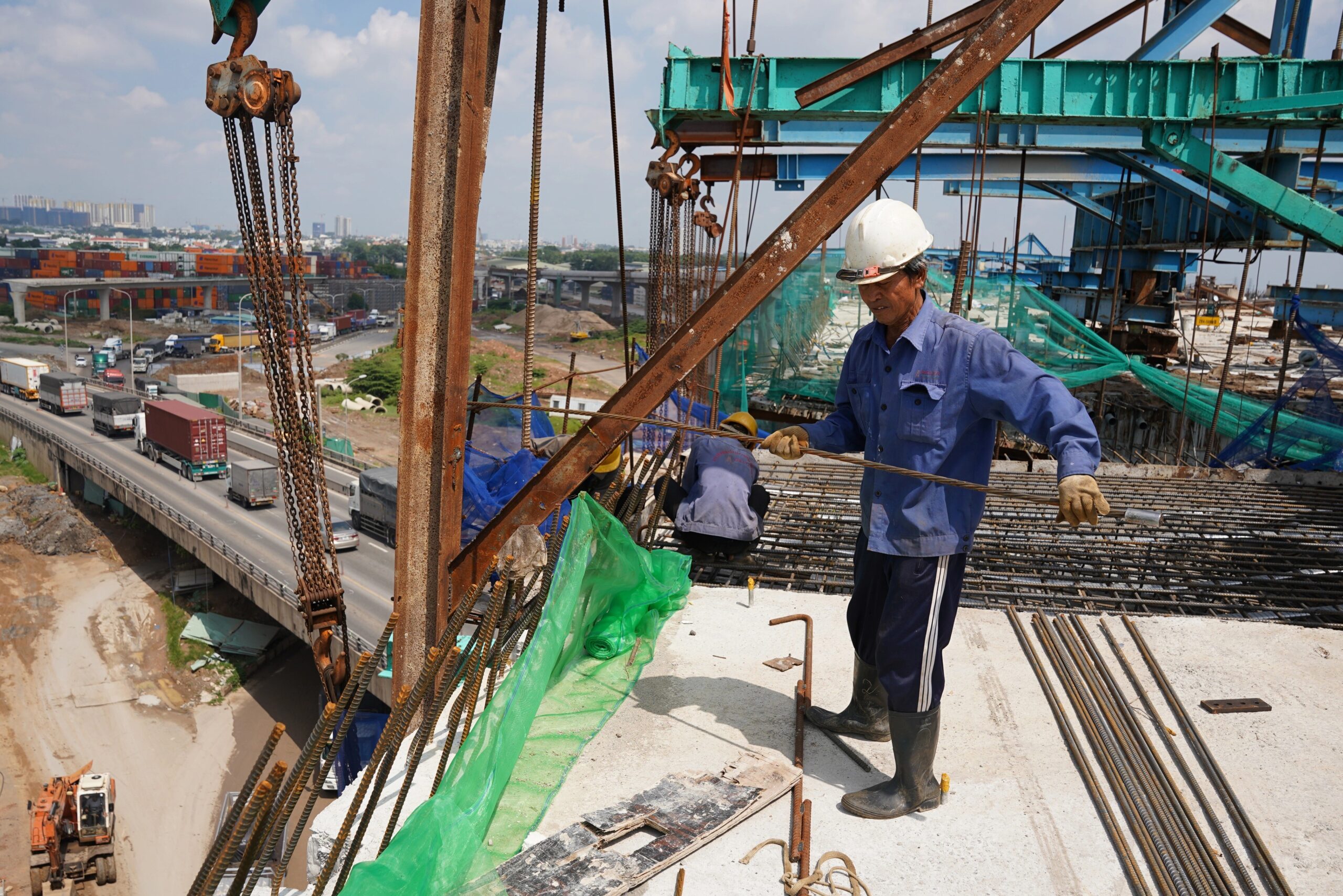 Dốc ramp kết nối cầu cạn cao tốc Vành đai 3 TPHCM